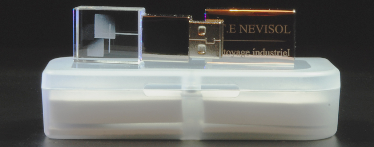 clé usb en verre gravée